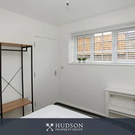 Вилла Detached House In Telford With Parking Экстерьер фото