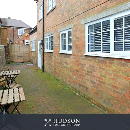 Вилла Detached House In Telford With Parking Экстерьер фото