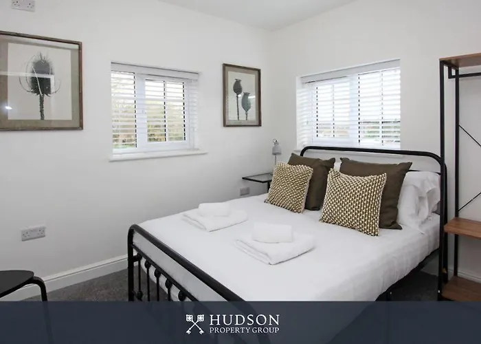 Detached House In Telford With Parking