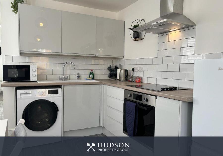 Detached House In With Parking Holiday home