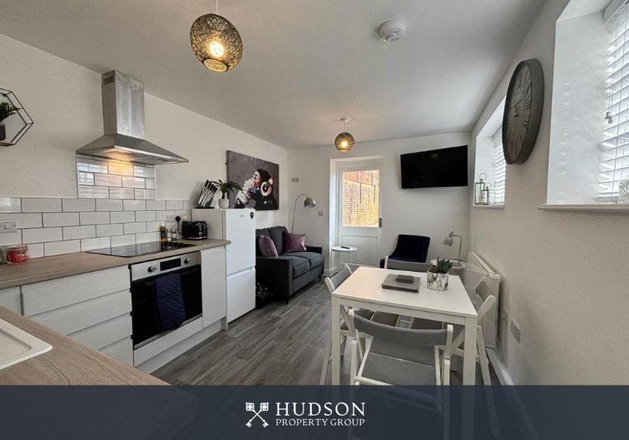Detached House In With Parking Holiday home *