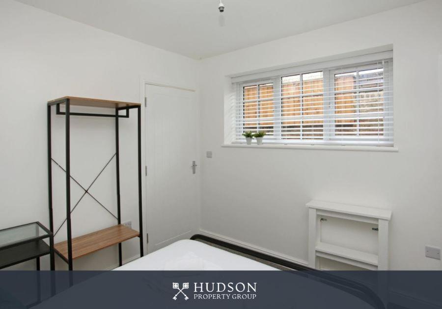 Holiday home Detached House In With Parking *