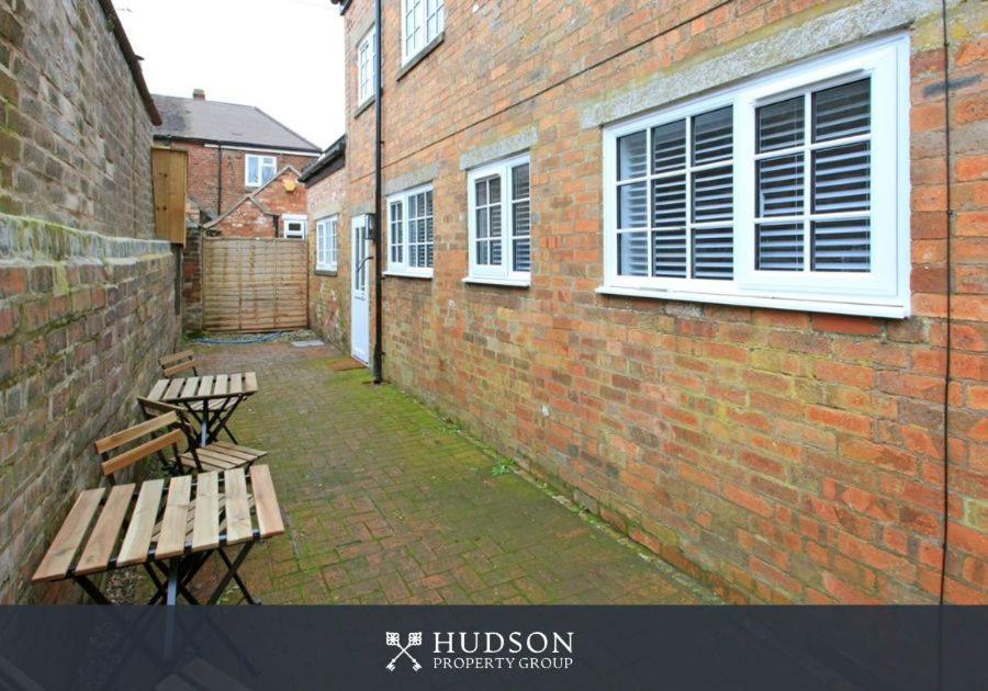 Detached House In With Parking Holiday home
